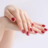 Маникюр под кутикулу: 5-6 недель без коррекции! Стоит ли делать такой «суперстойкий» маникюр?